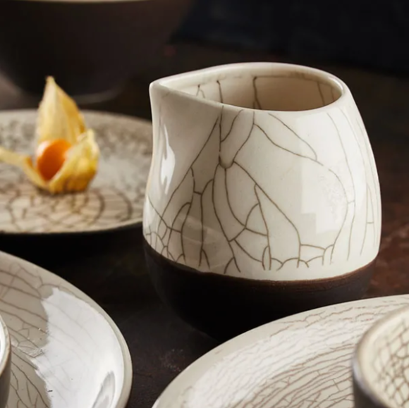 Тарелка 17см без полей керамика «День и ночь» DYMOV Тарелка 17см без полей керамика «День и ночь» DYMOV