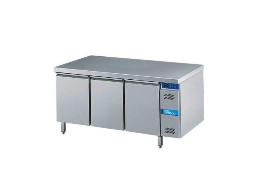 Шкаф холодильный центрального охлаждения 3xGN 2/3, 3-дверный со столешницей KTO632362 COOL COMPACT Шкаф холодильный центрального охлаждения 3xGN 2/3, 3-дверный со столешницей KTO632362 COOL COMPACT