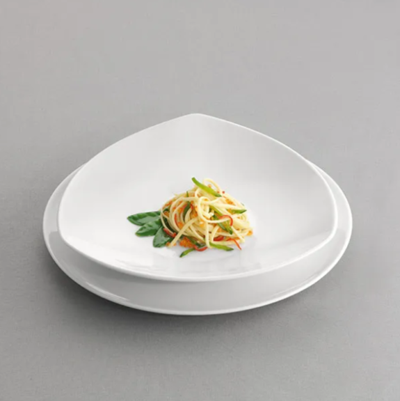 Тарелка треугольная фарфор «Опшенс» BAUSCHER Тарелка треугольная фарфор «Опшенс» BAUSCHER