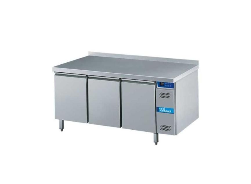 Шкаф холодильный центрального охлаждения 3xGN 2/3, 3-дверный со столешницей и бортом KTO632361 COOL COMPACT Шкаф холодильный центрального охлаждения 3xGN 2/3, 3-дверный со столешницей и бортом KTO632361 COOL COMPACT